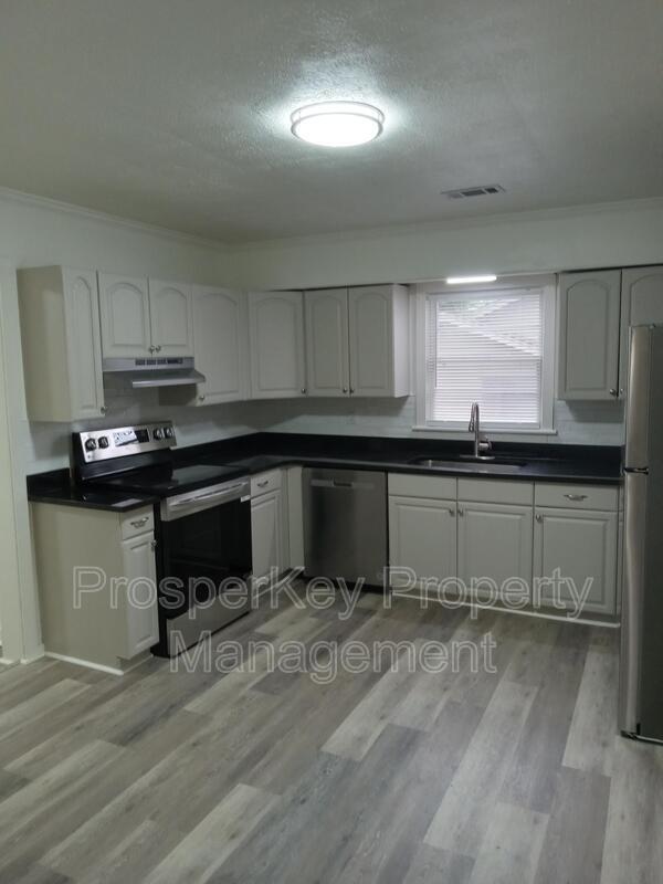 Photo - 5710 August Ave