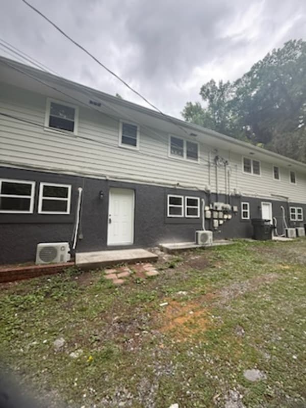 Building Photo - 1300-1330 Windsor Avenue - 1316B