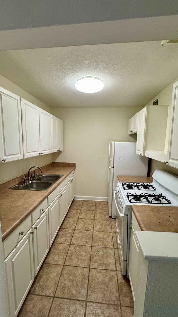 Photo - Great location! - FREE PARKING - Walk To S...