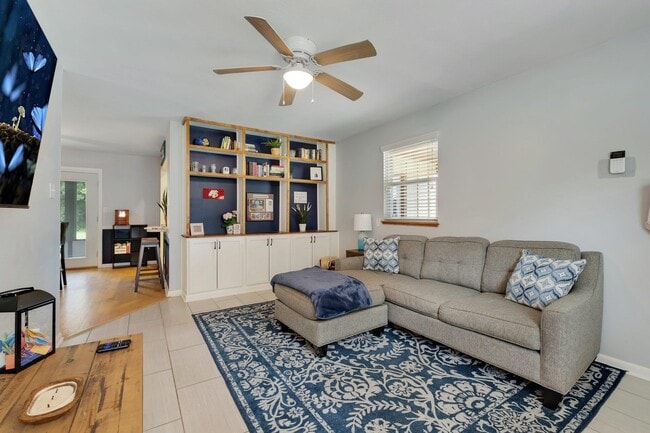 Photo - 310 Lancaster Dr