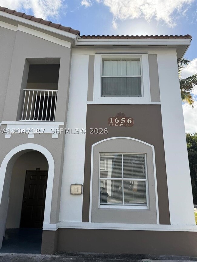 Building Photo - 1656 SE 29th Dr Unit 100