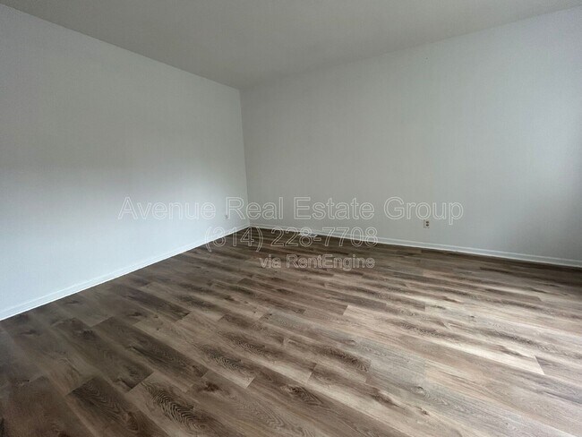 Photo - 3831 Blaine Ave