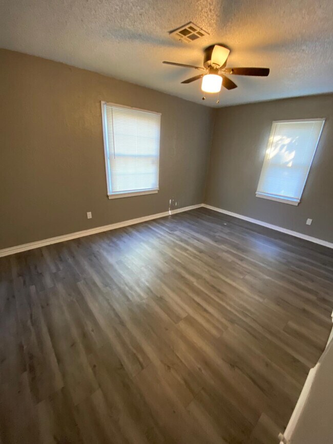 Photo - 210 W Jacobs Dr