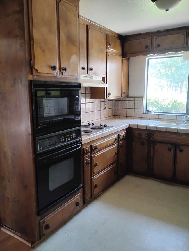 Photo - 635 Stanford Ct
