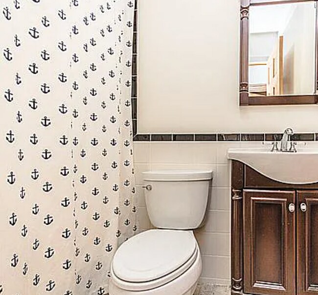 Photo - 137 Charles St