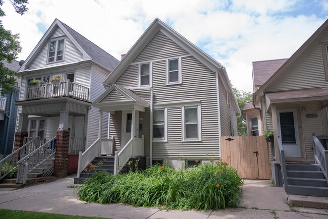 Photo - 2573 N Bartlett Ave Unidad A