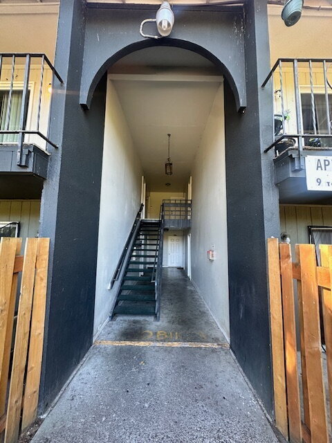 Building Photo - 2-Bedroom Apartment, Upstairs, Near Transp... Unit 13
