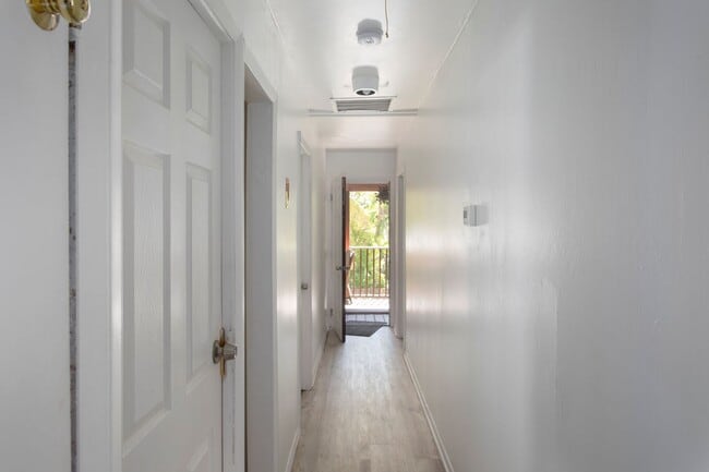 Photo - 1 bedroom with Bathroom and a Shared kitch...