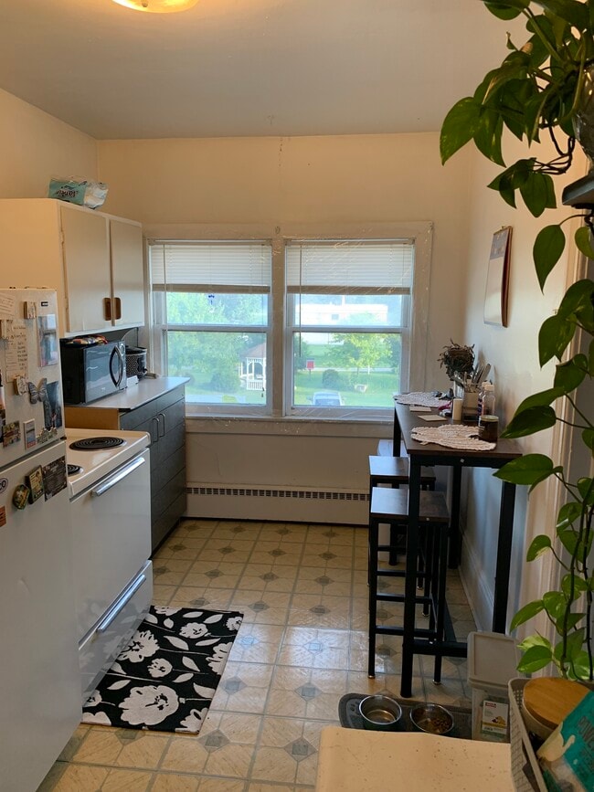 Photo - 114 N Main St Unit 2 Bed Upper
