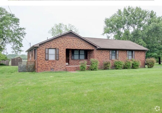Building Photo - Freshly Renovated Home on Large Lot – Read...