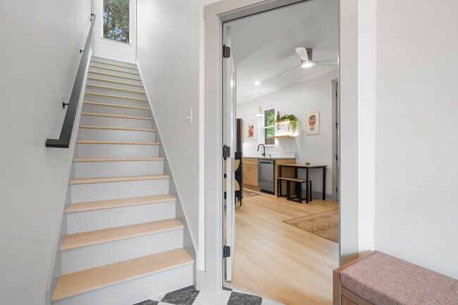 Photo - 530 Continental Dr