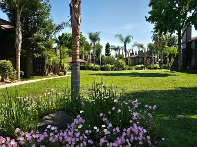 Photo - 4860 E Lane Ave Unit 118