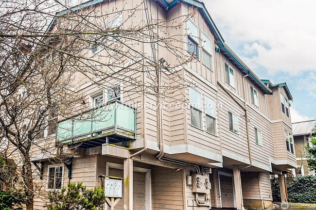 Building Photo - Prime Seattle Location Unit 104