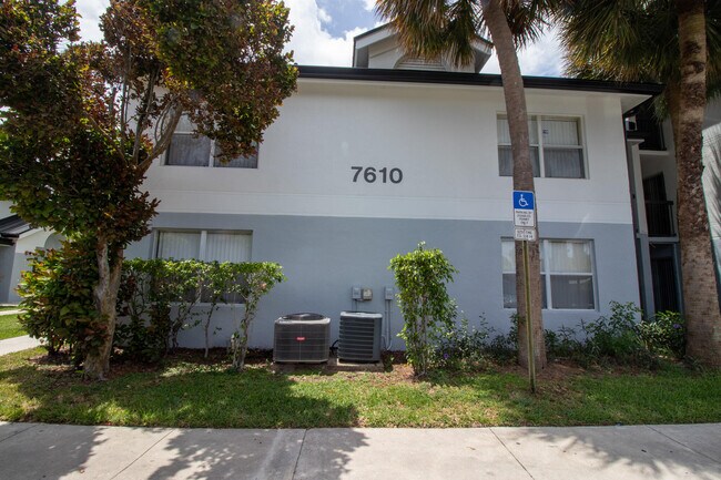 7610 Westwood Dr Unidad 102