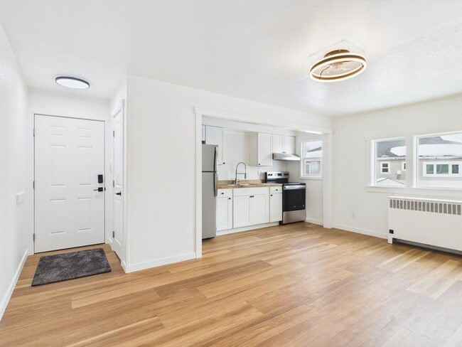 Building Photo - 1301 9th Ave Unit F