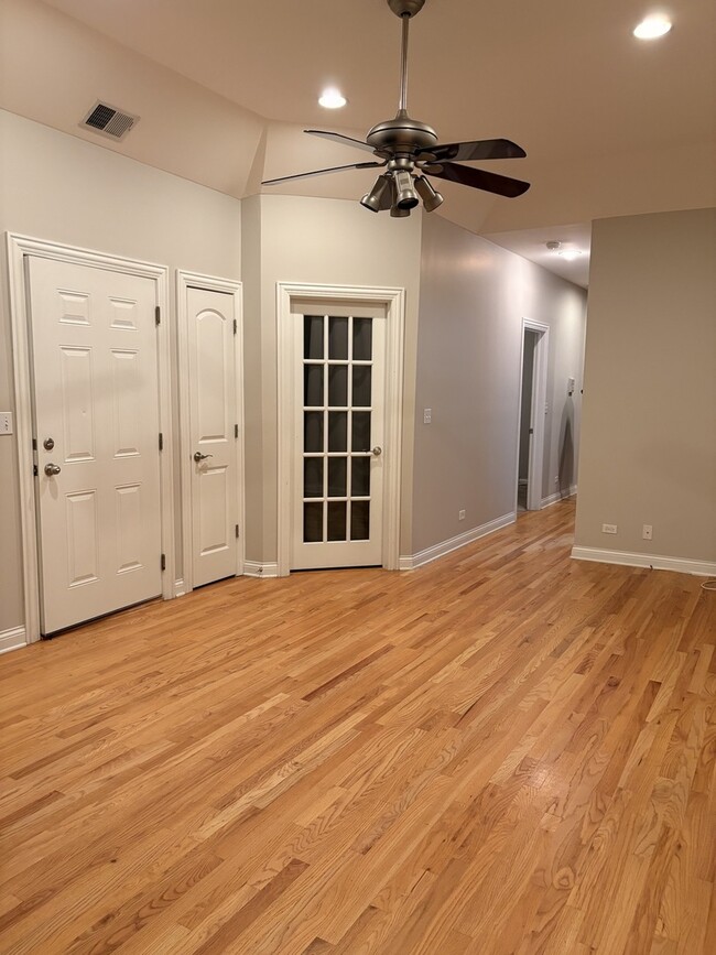 Photo - 5924 N Milwaukee Ave Unit 3