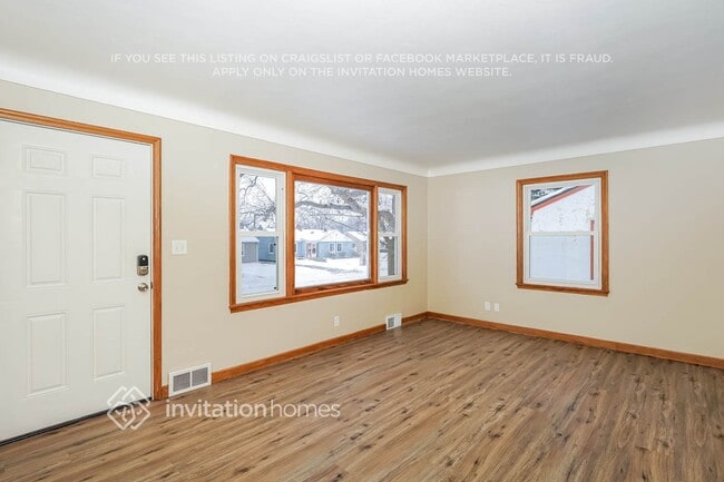 Photo - 1160 Kennard St N