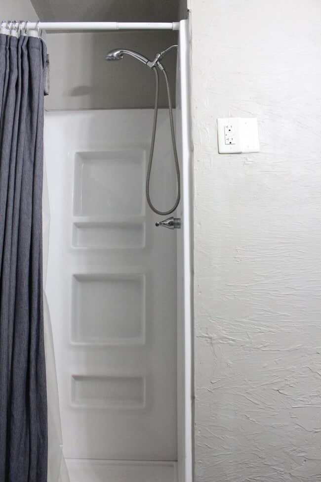 Building Photo - Spacious House for Rent in the Heart of Tu...