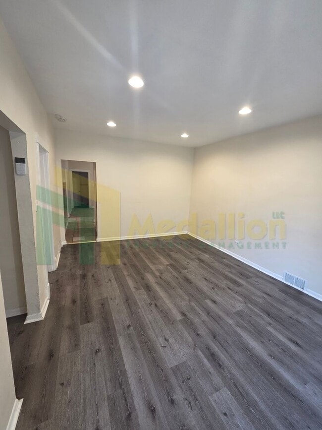 Photo - Spacious 3-Bedroom Home with Modern Update...