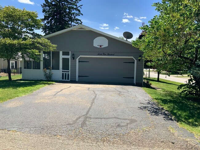 Photo - 6400 Lake O Springs Ave NW