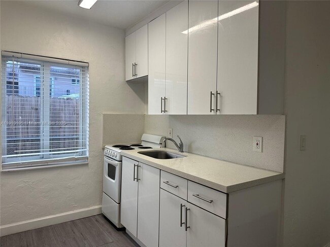 Photo - 2001 NW Flagler Terrace Unit 4