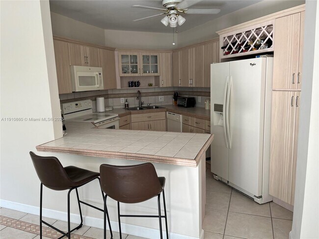 Photo - 5161 Collins Ave Unidad 214