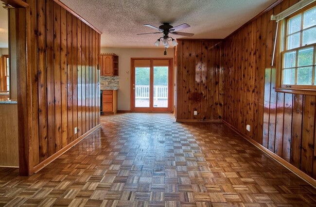 Photo - 5910 Kinsdale Dr