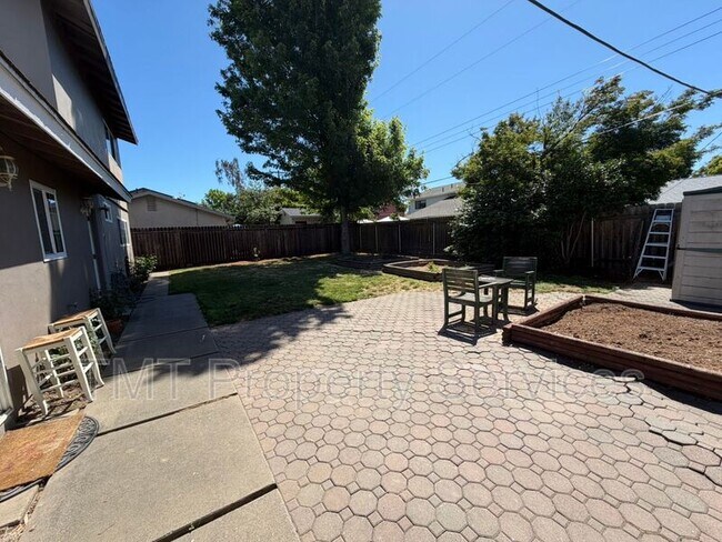 2533 Stansberry Way