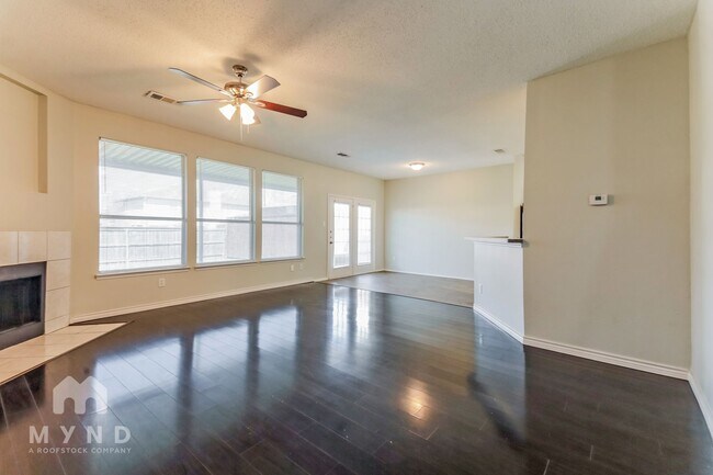 Photo - 135 Wembley Way