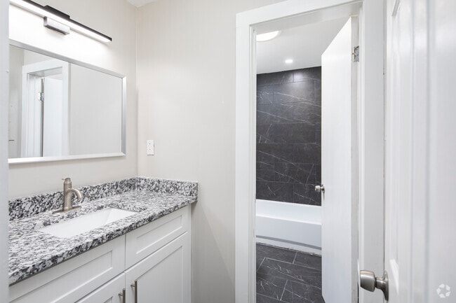 1 bed, 1 bath, 670 sq ft