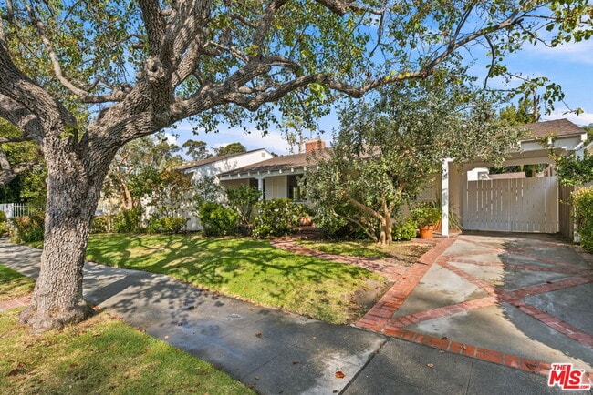 Photo - 11363 Gladwin St
