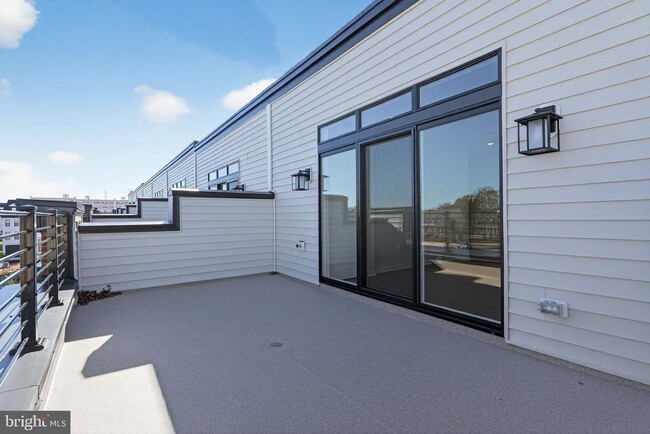 Building Photo - 22832 Tawny Pne Sq