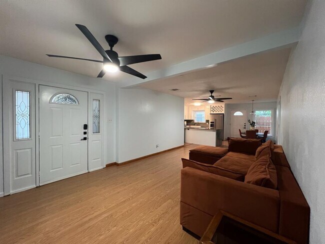 Photo - 1318 Broadmoor Dr