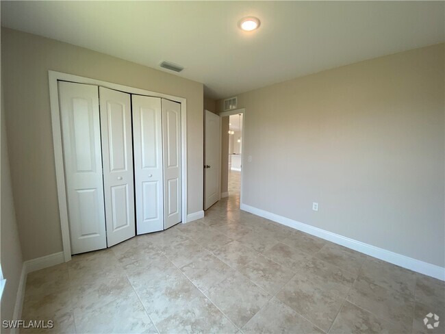 Building Photo - 1000 NE 44th Ln Rental