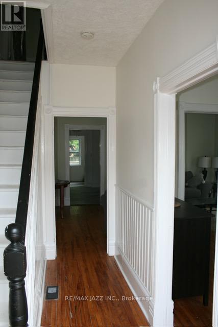 Photo - 177 Athol St E