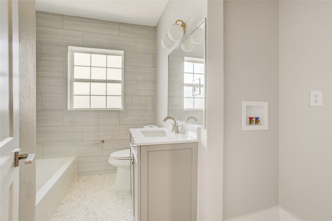 Building Photo - 4314 Bell St