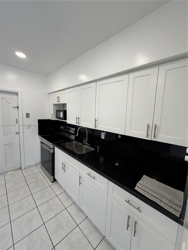 Photo - 3112 SW 16th St Unidad 2