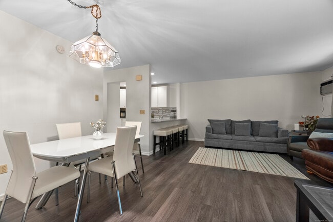 Photo - 8 Rose Ln Unit APT 10-5