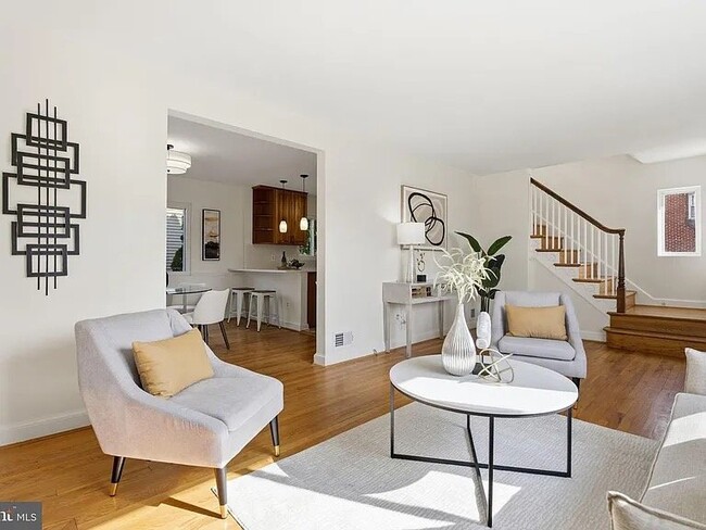 Photo - 11527 Grandview Ave