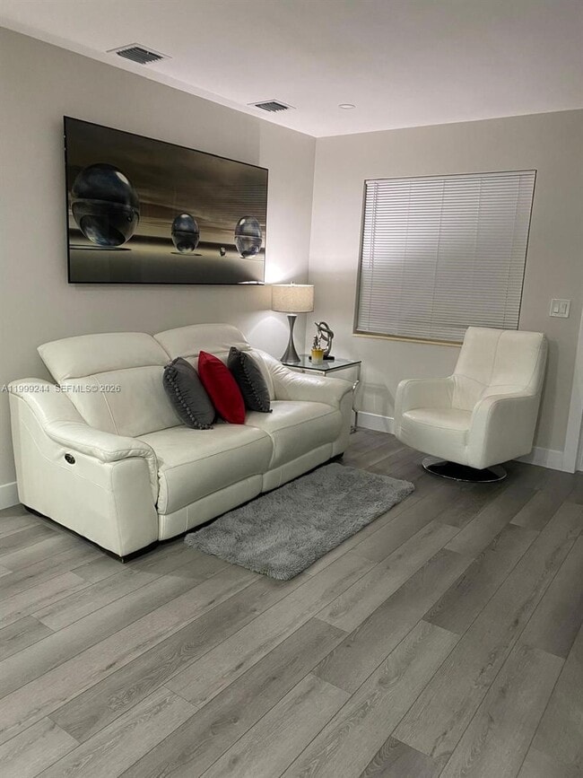 Photo - 434 Tamiami Blvd