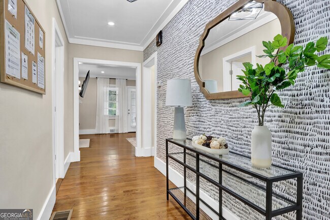 Photo - 3352 Mathieson Dr NE