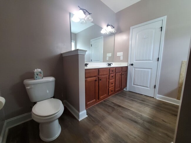 Photo - 2244 Lakedale Dr