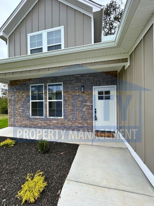 Building Photo - *Brand New* 4 bedroom home!