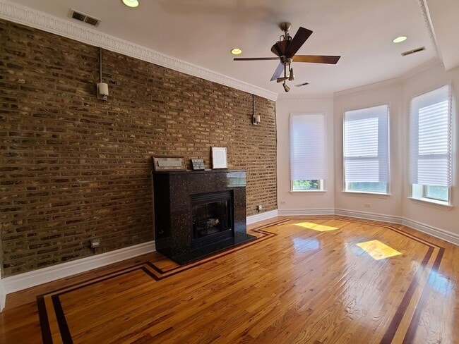 Photo - 4856 S Prairie Ave Unit 2