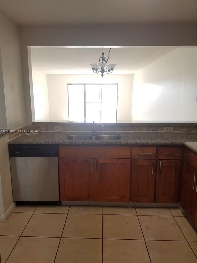 Photo - 310 Racquet Club Rd Unit 204