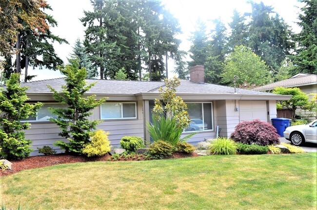 Gorgeous well maintained 4 bed house avail... - Gorgeous well maintained 4 bed house avail...
