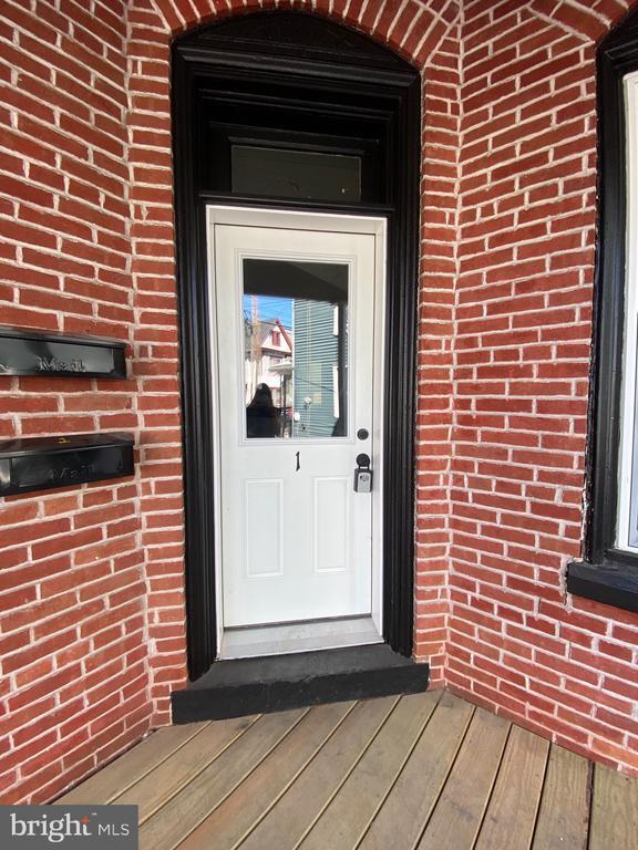 27 W Ferdinand St