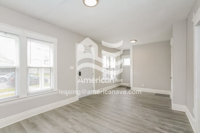 Photo - 909 E Bowman St