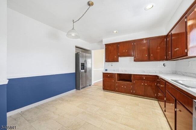 Photo - 686 Gates Terrace