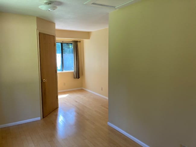 Photo - 90 Whittier Ln